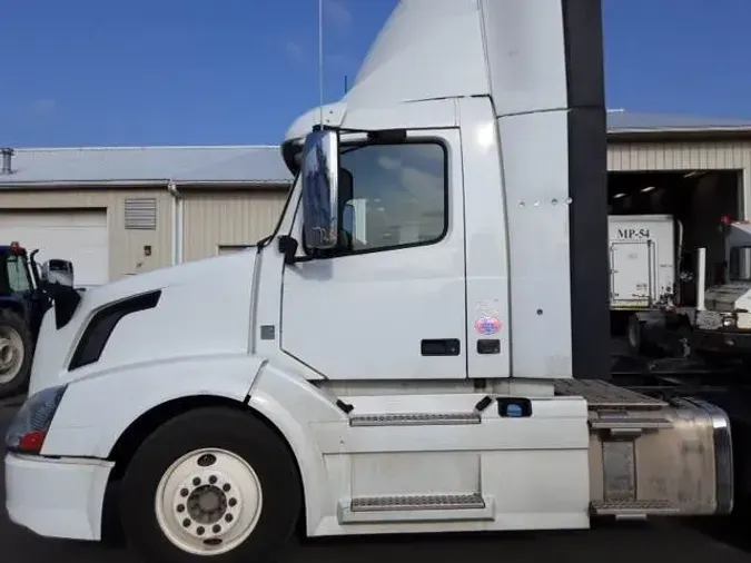 2017 Volvo VNL300