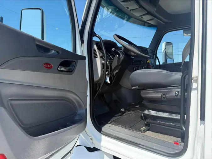 2017 Peterbilt 579