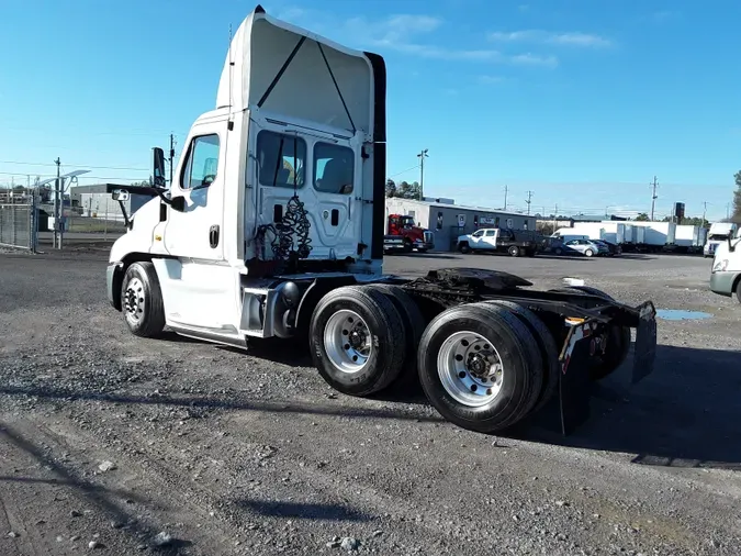 2015 FREIGHTLINER/MERCEDES CASCADIA 125