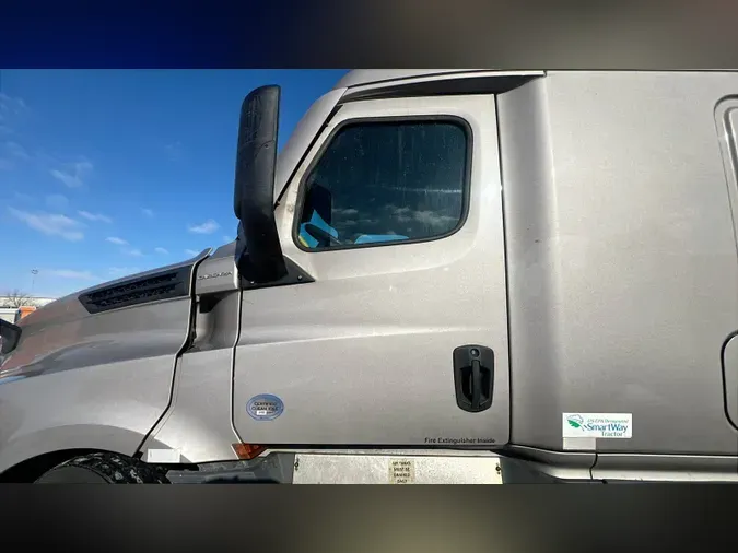 2022 Freightliner Cascadia 126