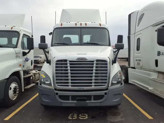 2016 FREIGHTLINER/MERCEDES CASCADIA 113