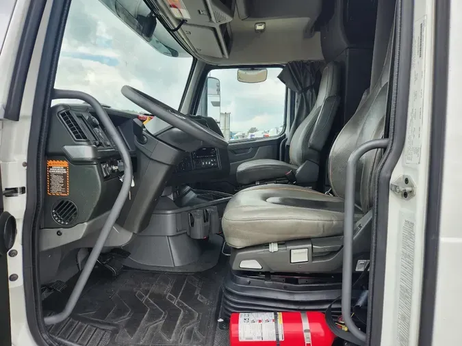 2023 VOLVO VNL64T860