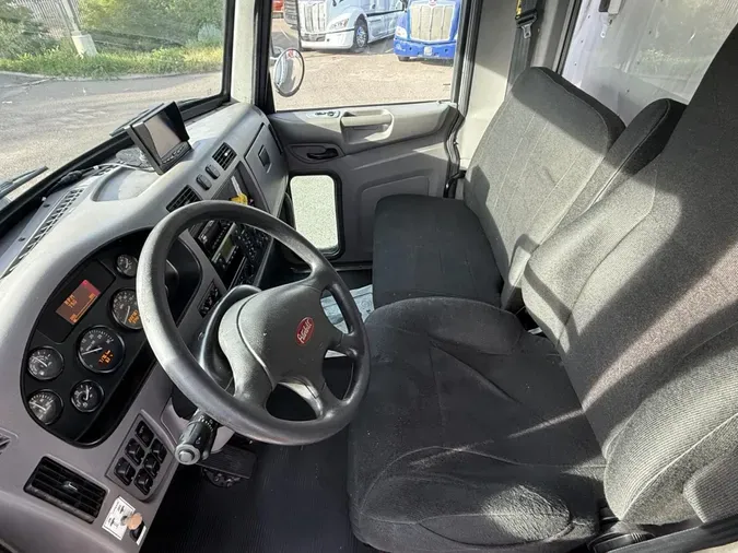 2019 Peterbilt 348