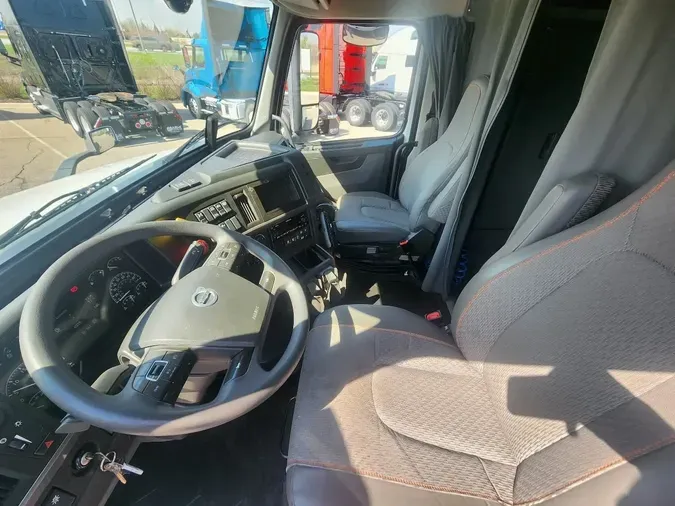 2025 VOLVO VNL64T760