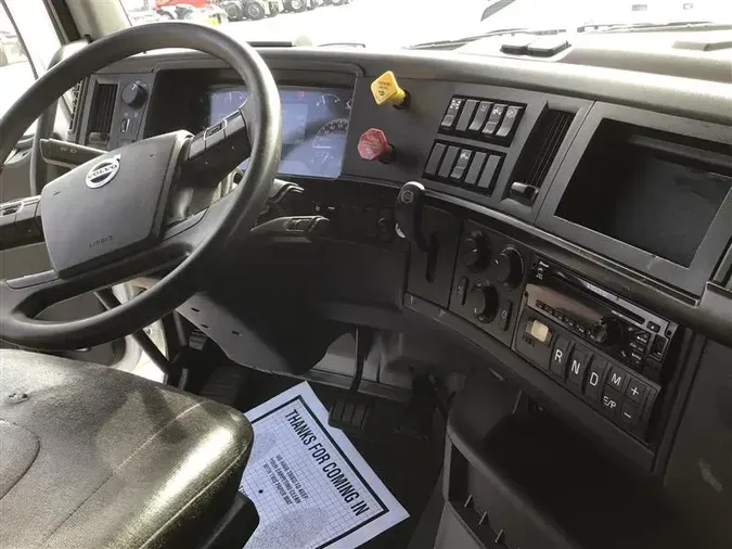 2019 VOLVO VNL640