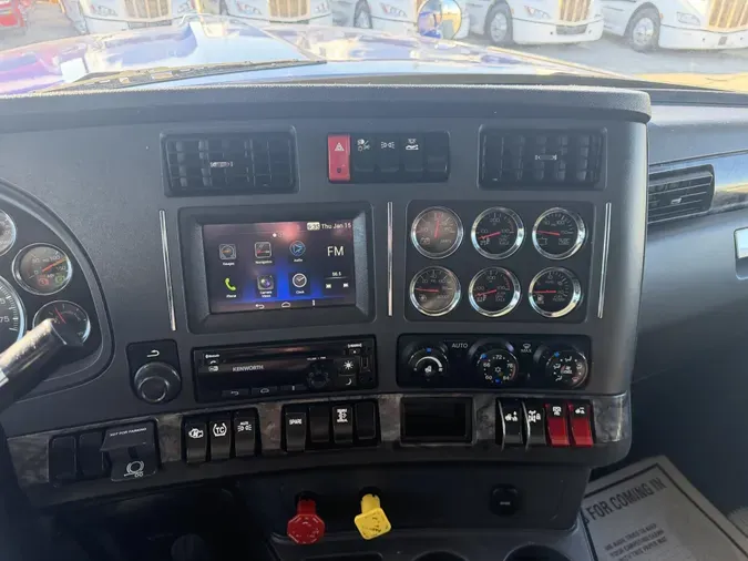 2022 Kenworth W990