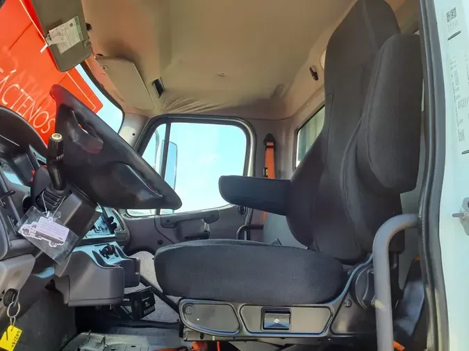 2018 FREIGHTLINER M2 106