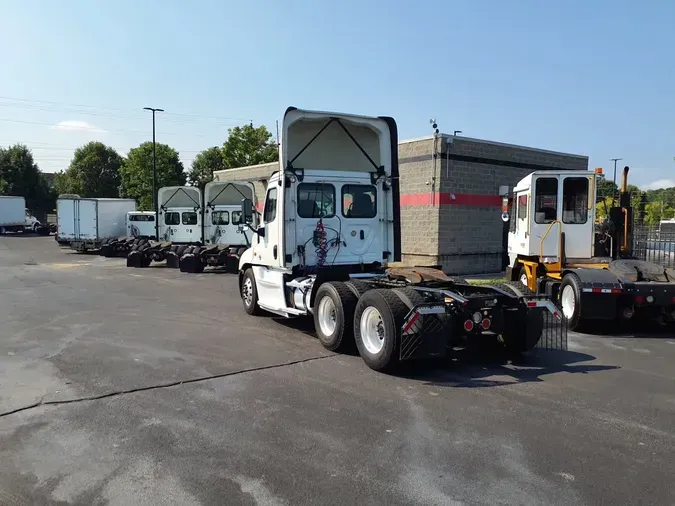 2019 FREIGHTLINER/MERCEDES CASCADIA 125036e3327bf2264cfbdafdfcc488b1aab