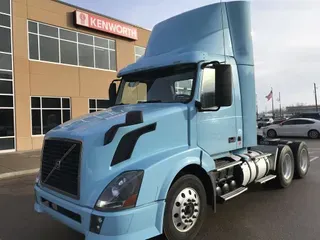 2015 Volvo VNL64T300