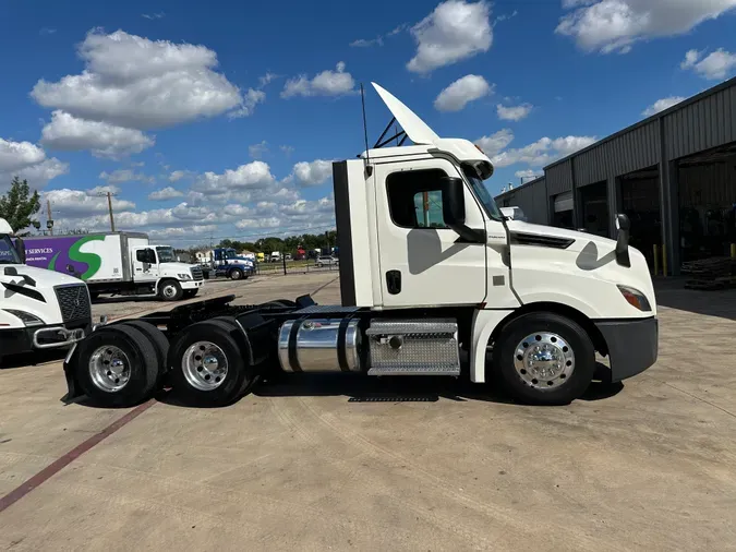 2018 FREIGHTLINER CASCADIA 126