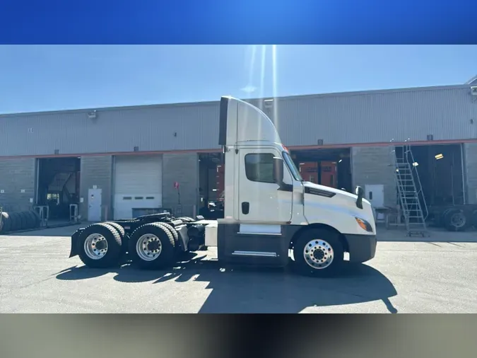 2019 Freightliner Cascadia 126