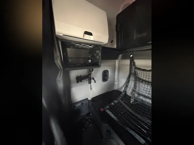 2022 FREIGHTLINER Cascadia 126