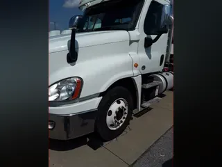 2015 FREIGHTLINER/MERCEDES CASCADIA 125