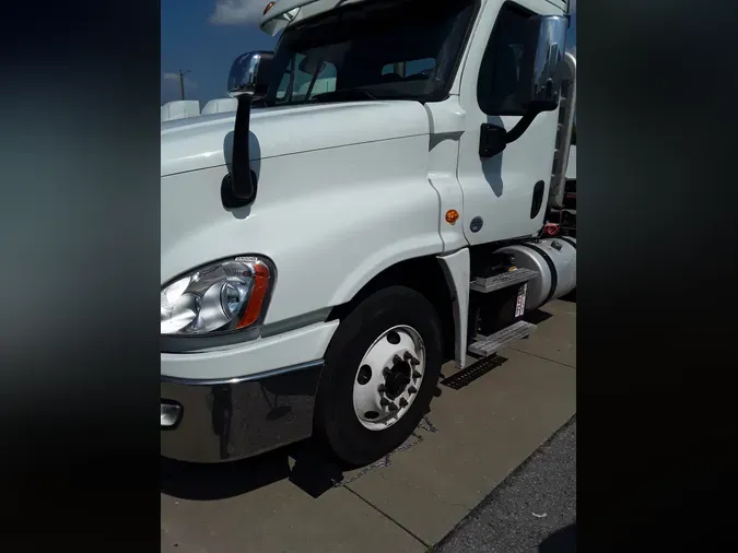 2015 FREIGHTLINER/MERCEDES CASCADIA 125038cc18fd93c8d30e6605284cafd3921