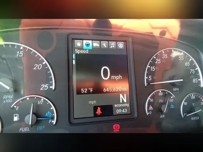 2020 Freightliner Cascadia 126