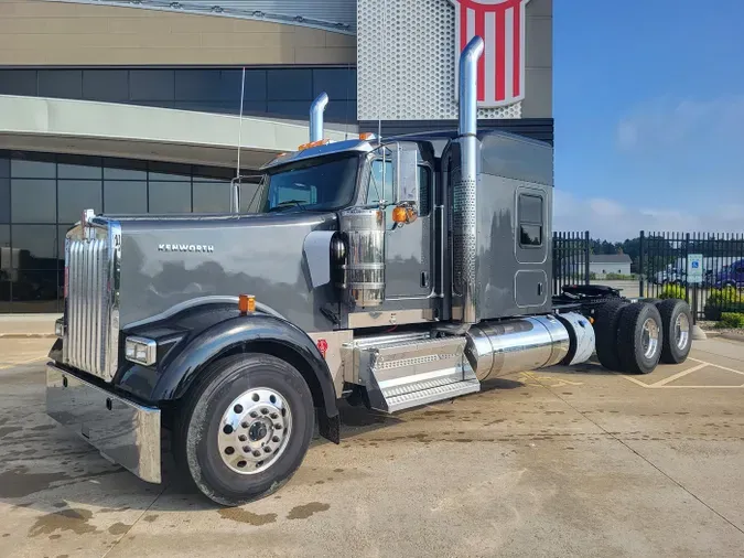 2025 Kenworth W900L