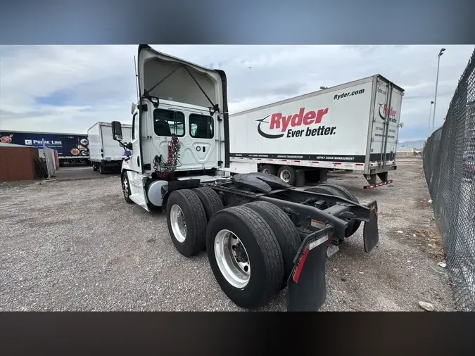 2019 FREIGHTLINER/MERCEDES CASCADIA 125