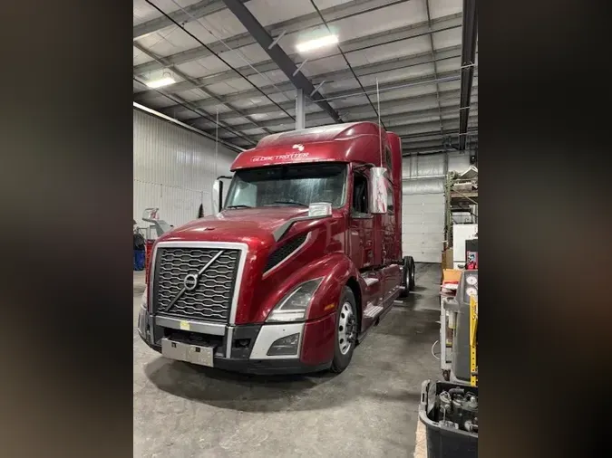 2020 VOLVO VNL860