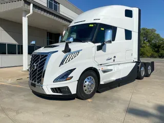 2025 VOLVO VNL64T860