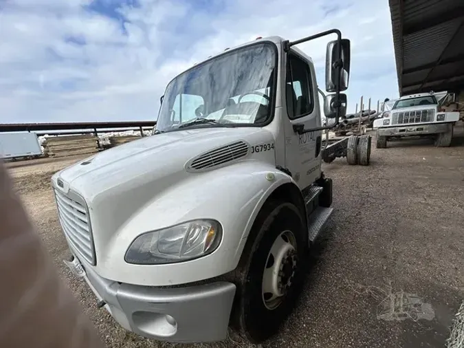 2017 FREIGHTLINER BUSINESS CLASS M2 106