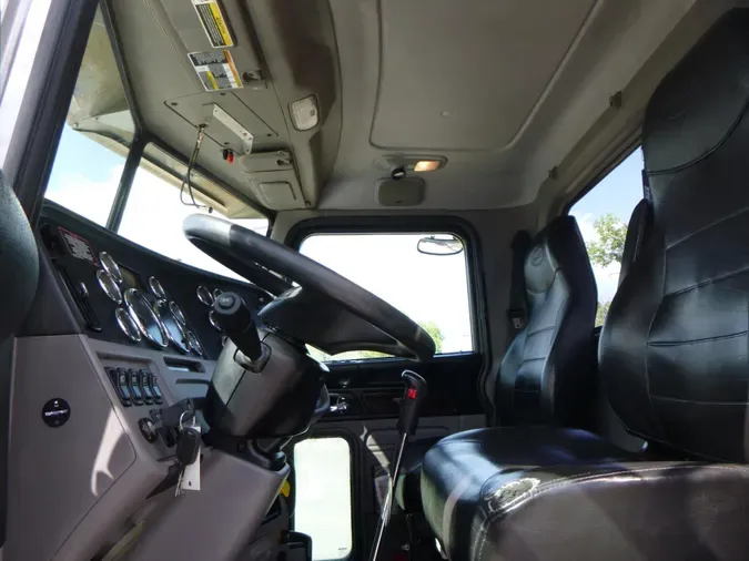 2020 Peterbilt 389