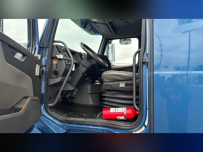2020 VOLVO VNL760
