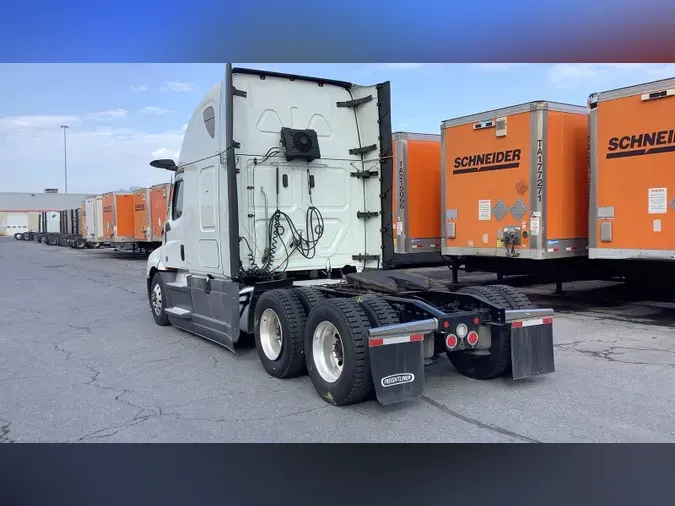2022 Freightliner Cascadia 126