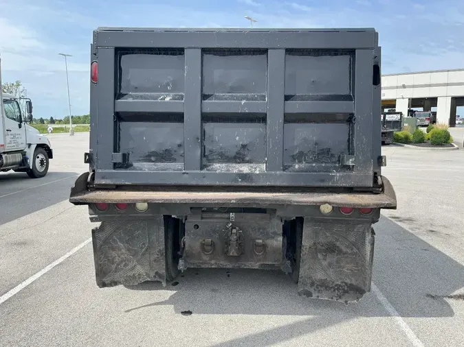2005 VOLVO VNM