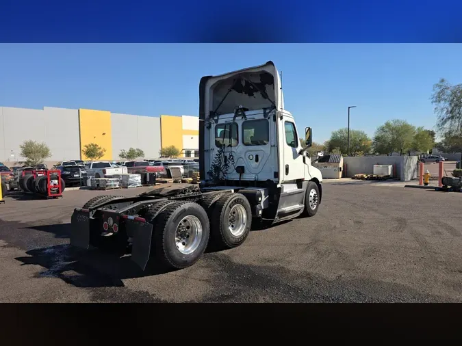 2020 Freightliner Cascadia 126