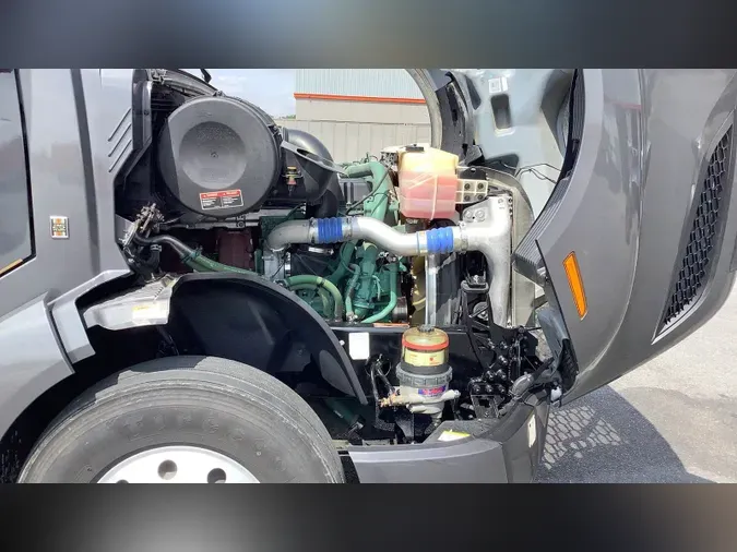 2022 Volvo VNL860