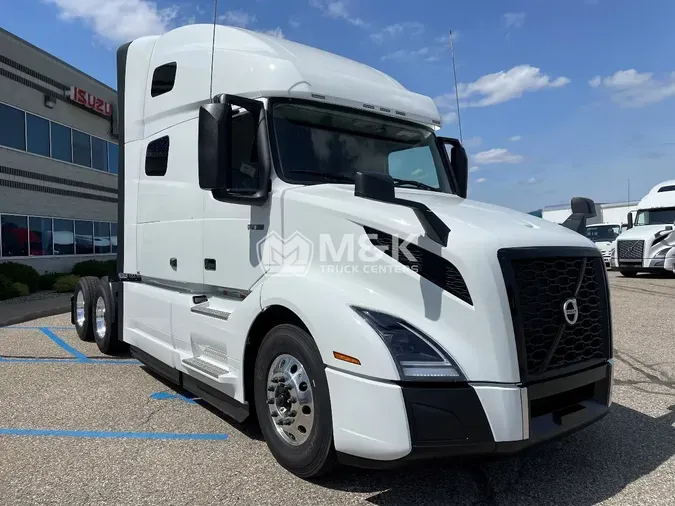 2025 VOLVO VNL64T760