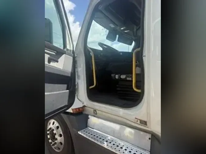 2022 Freightliner Cascadia03b0855b75d43cef2258c5234c76cbfc