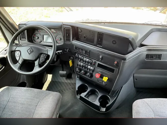 2022 INT LT625 6x4