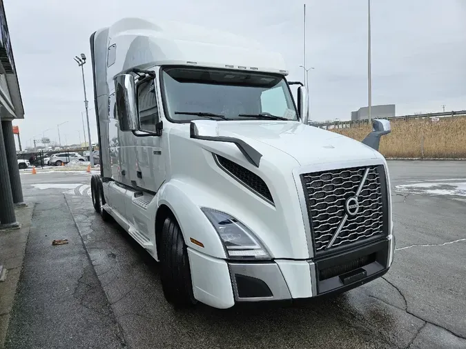 2020 VOLVO VNL64T760