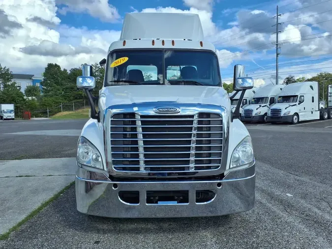 2019 FREIGHTLINER CASCADIA 125