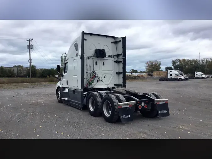 2021 Freightliner Cascadia 126