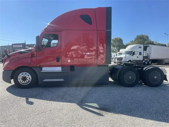 2021 FREIGHTLINER CA126