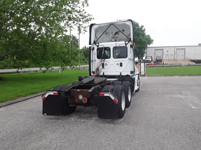 2016 FREIGHTLINER/MERCEDES CASCADIA 125