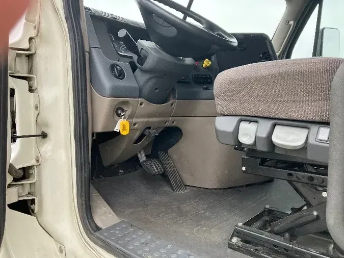 2018 FREIGHTLINER X12564ST