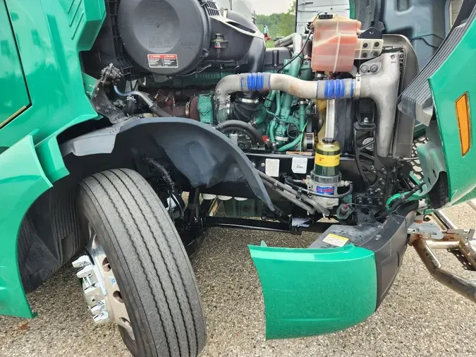 2020 VOLVO VNL64T860