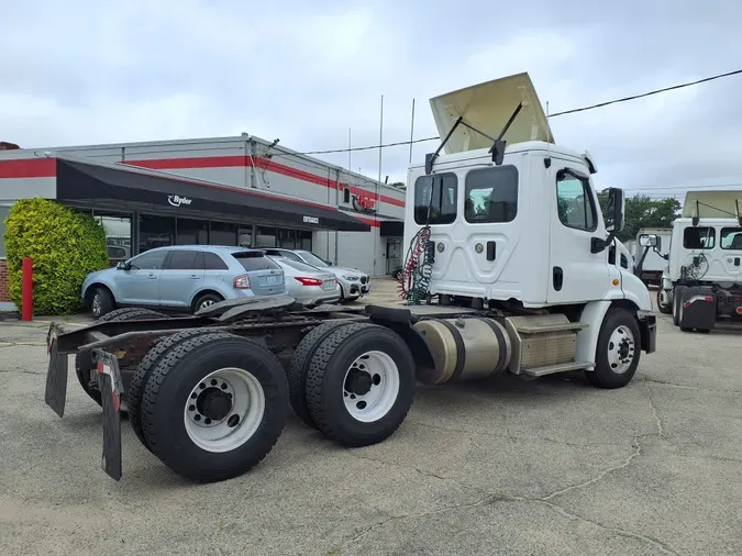 2017 FREIGHTLINER/MERCEDES CASCADIA 113