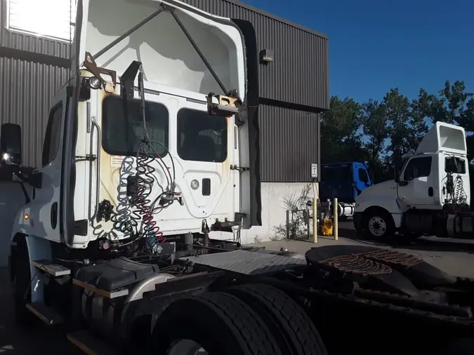 2017 FREIGHTLINER CASCADIA 113