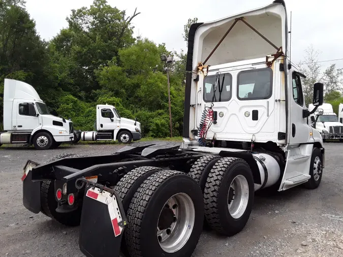 2017 FREIGHTLINER/MERCEDES CASCADIA 125