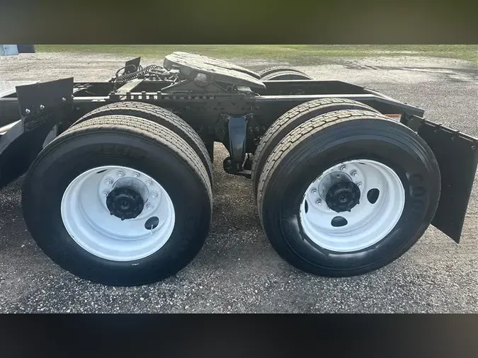 2020 FREIGHTLINER CA126