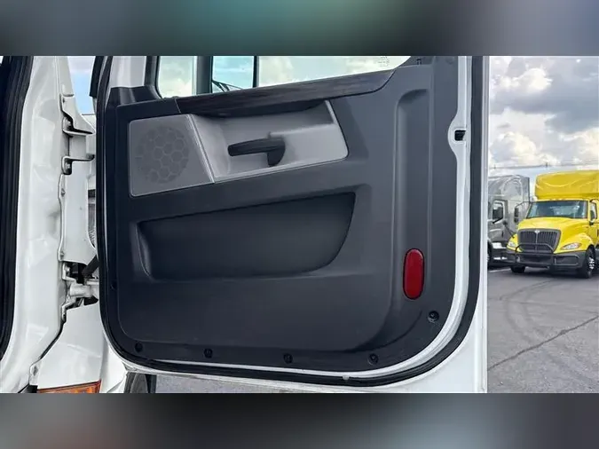 2019 FREIGHTLINER CA126