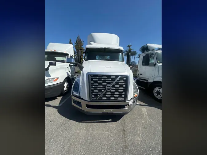 2019 VOLVO VNL64T-300
