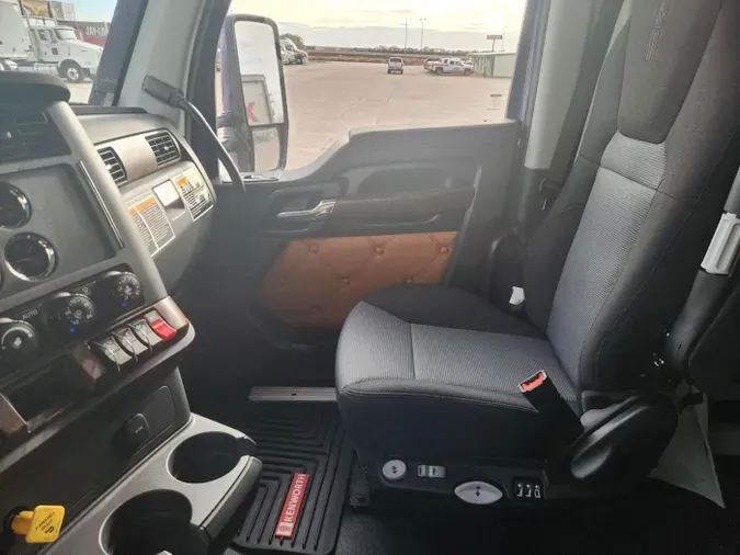 2026 Kenworth T68003db73a198d342cefe646ffb095ab058