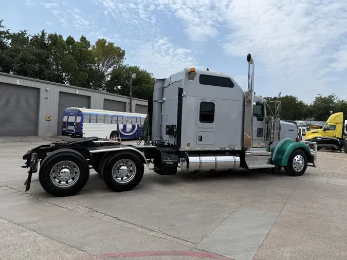 2020 Kenworth W900
