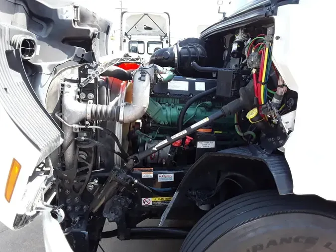 2020 VOLVO VNR64T-640