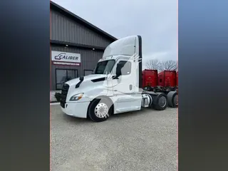 2019 FREIGHTLINER CASCADIA 126